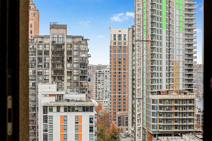 1506 789 Drake Street