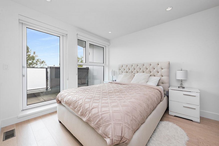 138 W Woodstock Avenue