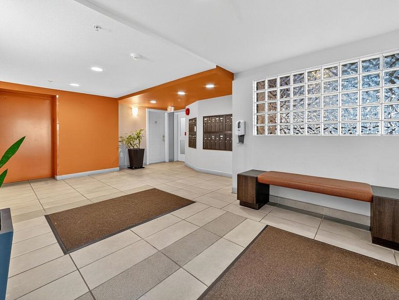 302 2388 Triumph Street