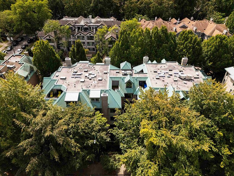 E403 628 W 12th Avenue