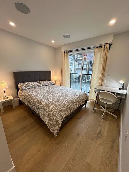 2885 E Georgia Street