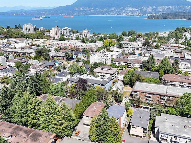 208 2173 W 6th Avenue