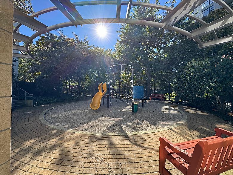 1401 3660 Vanness Avenue