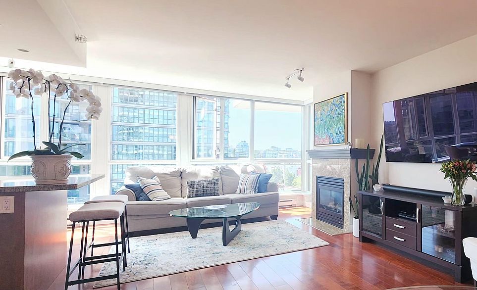 804 120 Milross Avenue