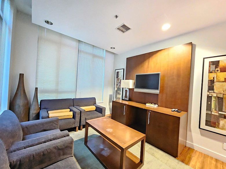 905 3660 Vanness Avenue