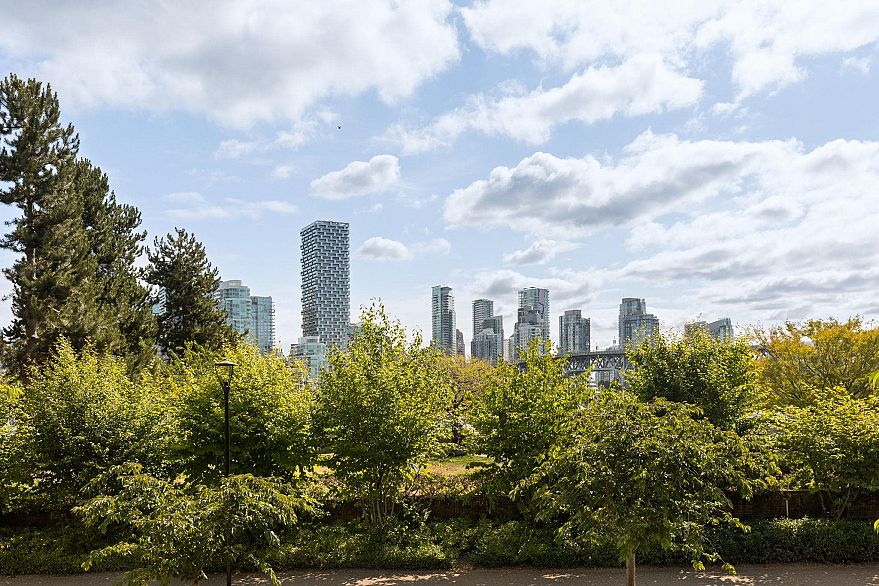 1009 1450 Pennyfarthing Drive