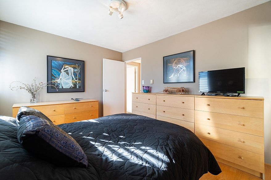 527 666 Leg In Boot Square