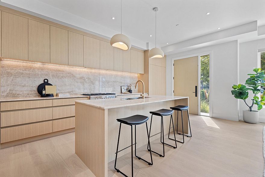 1 1243 E 27th Avenue