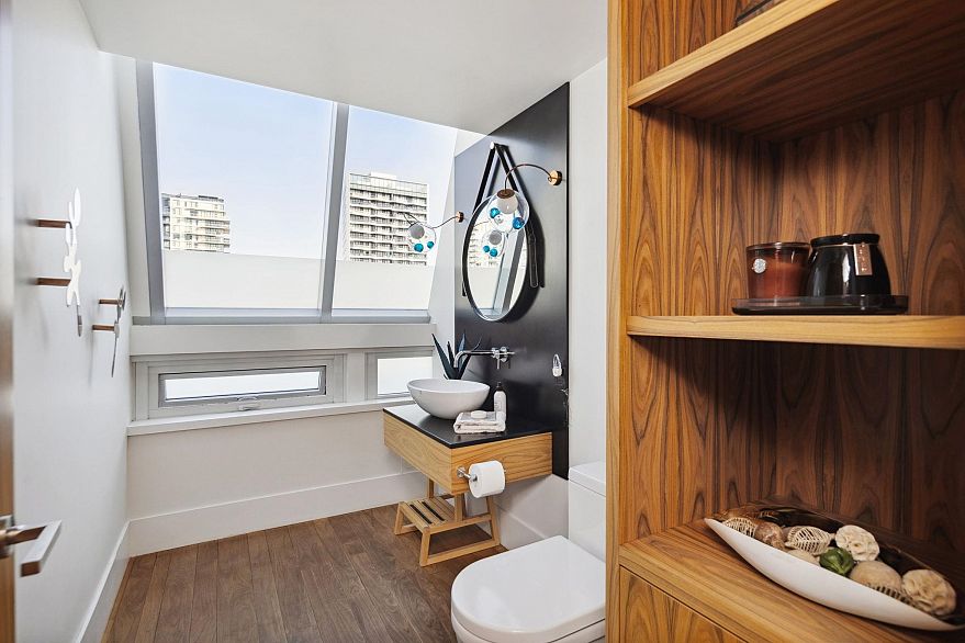 PH2501 1020 Harwood Street