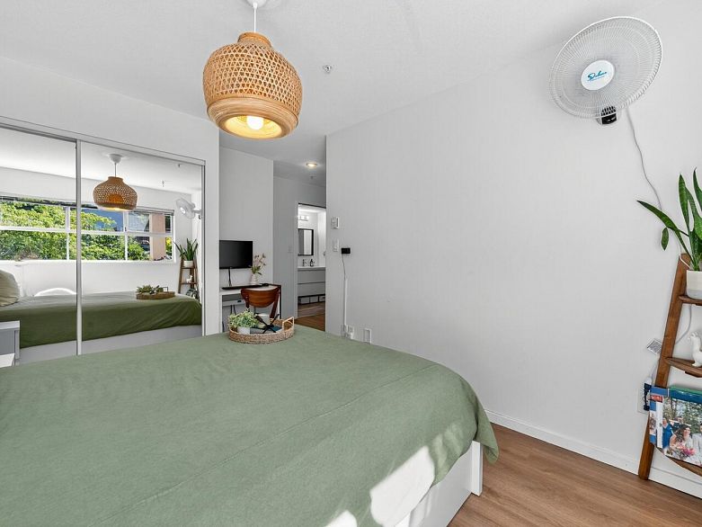 302 2388 Triumph Street