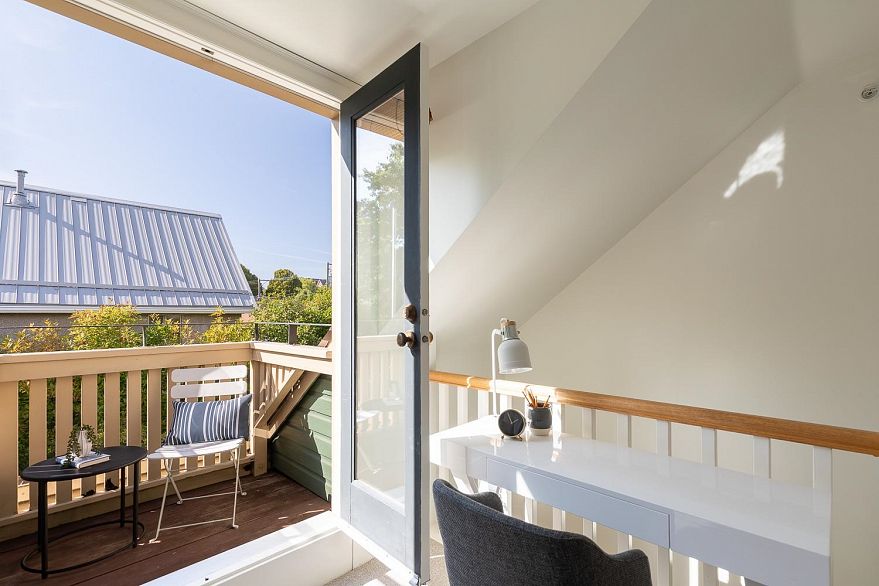 1 677 Heatley Avenue