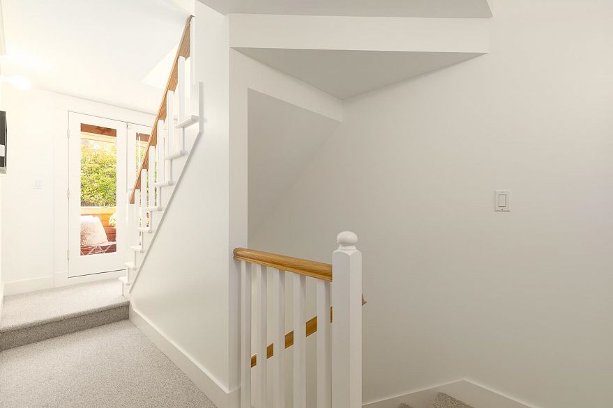 1 677 Heatley Avenue