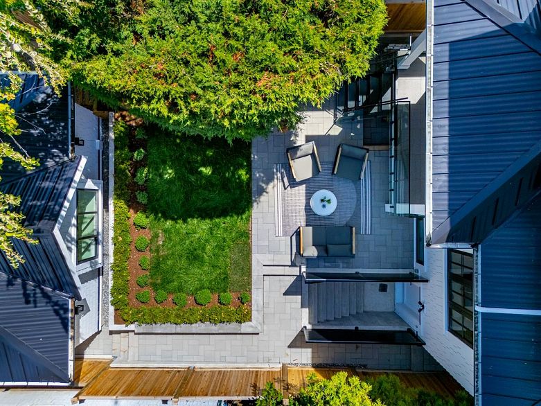 5080 Prince Edward Street