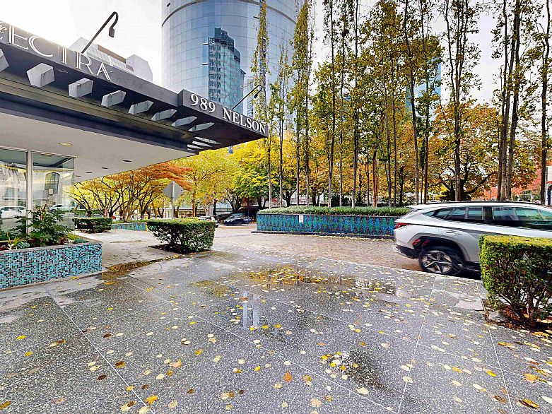 1207 989 Nelson Street