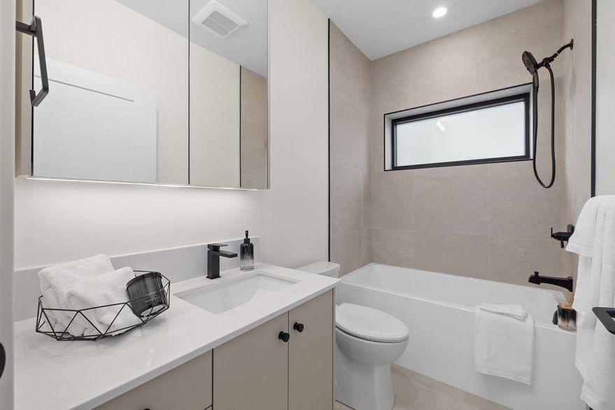 2 2247 Parker Street