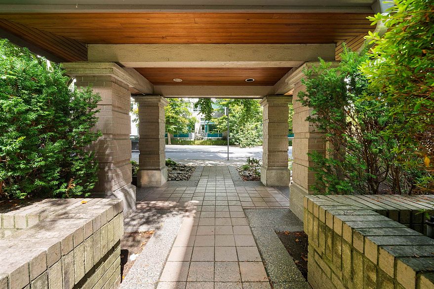 E403 628 W 12th Avenue