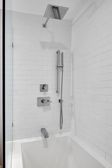 203 985 W 10th Avenue