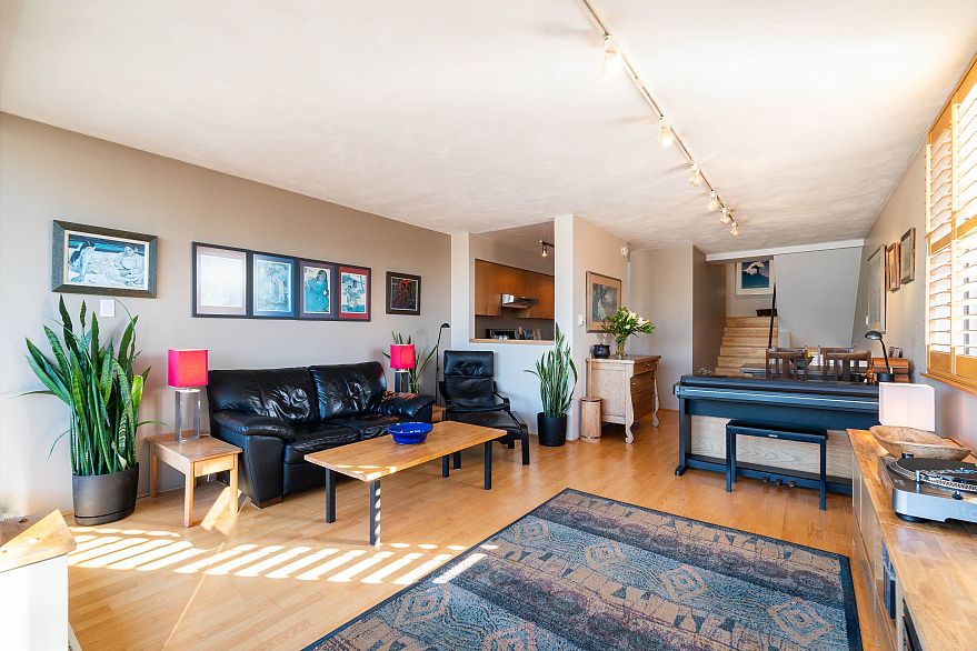 527 666 Leg In Boot Square