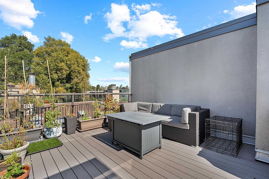 305 2110 Cornwall Avenue