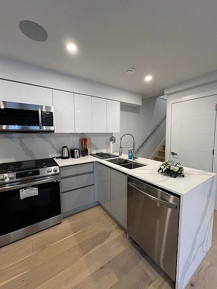 2885 E Georgia Street