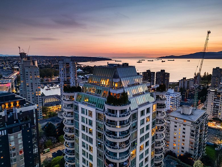 PH2501 1020 Harwood Street