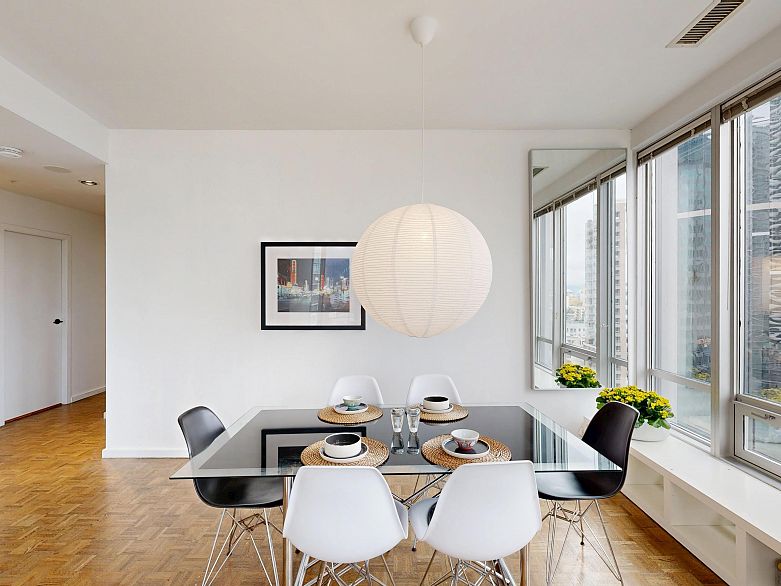 1207 989 Nelson Street