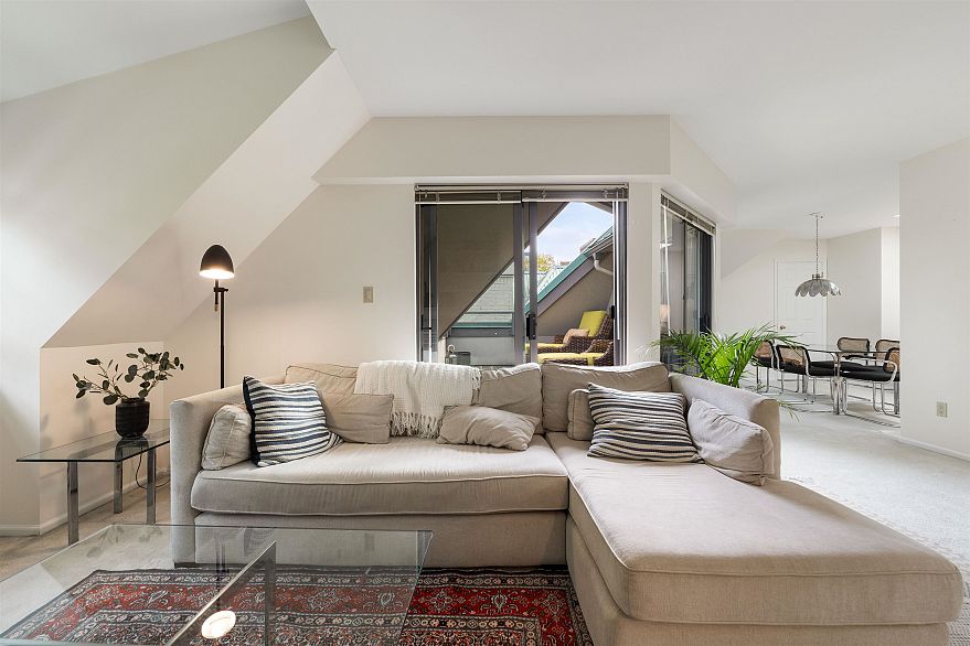 E403 628 W 12th Avenue