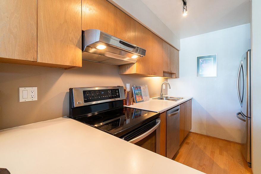 527 666 Leg In Boot Square