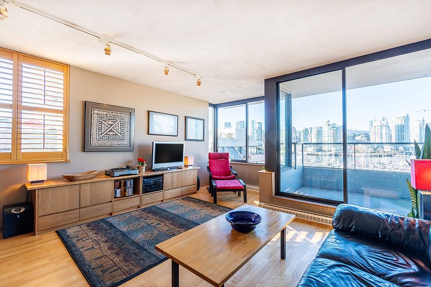 527 666 Leg In Boot Square