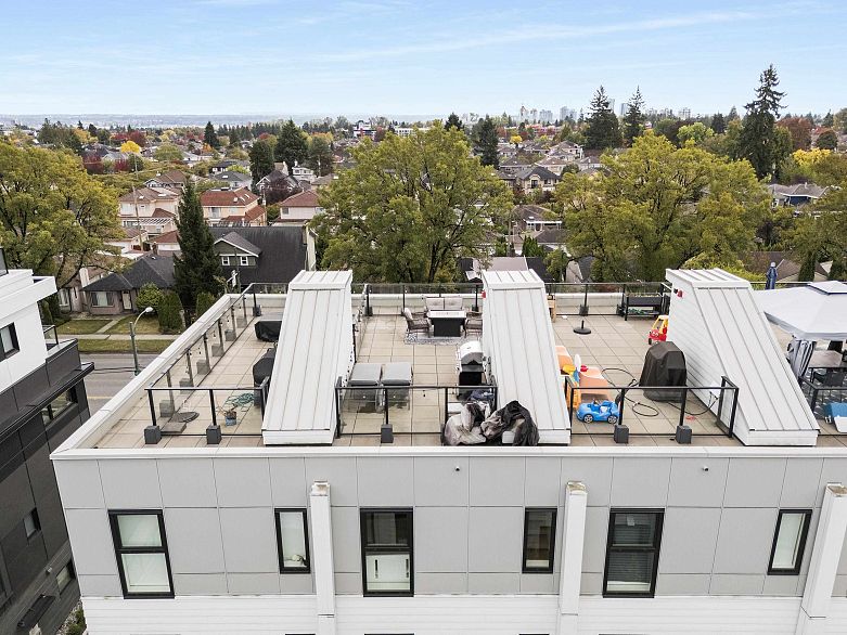 138 W Woodstock Avenue