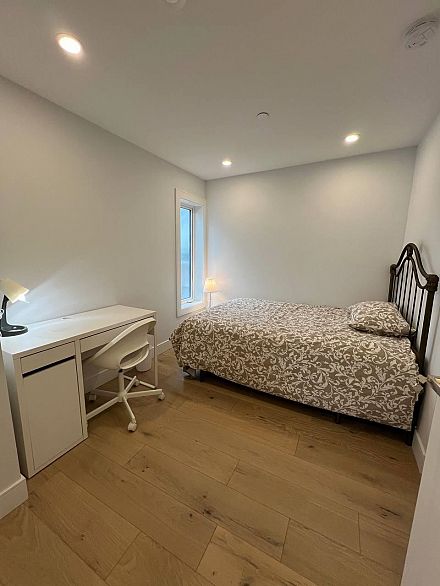 2885 E Georgia Street