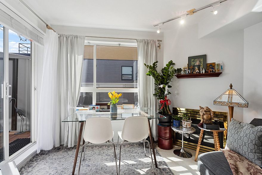 306 988 W 21st Avenue