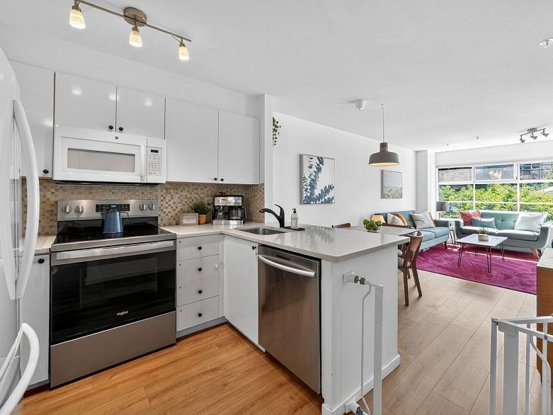 302 2388 Triumph Street