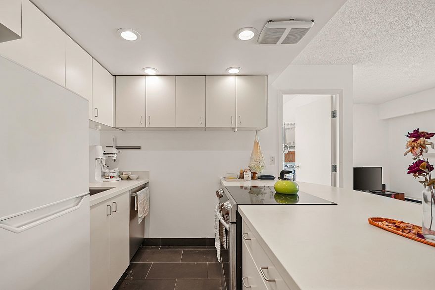 2 1235 W 10th Avenue