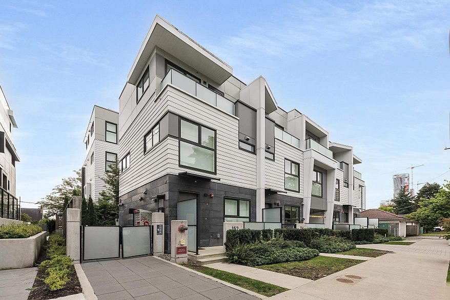 138 W Woodstock Avenue