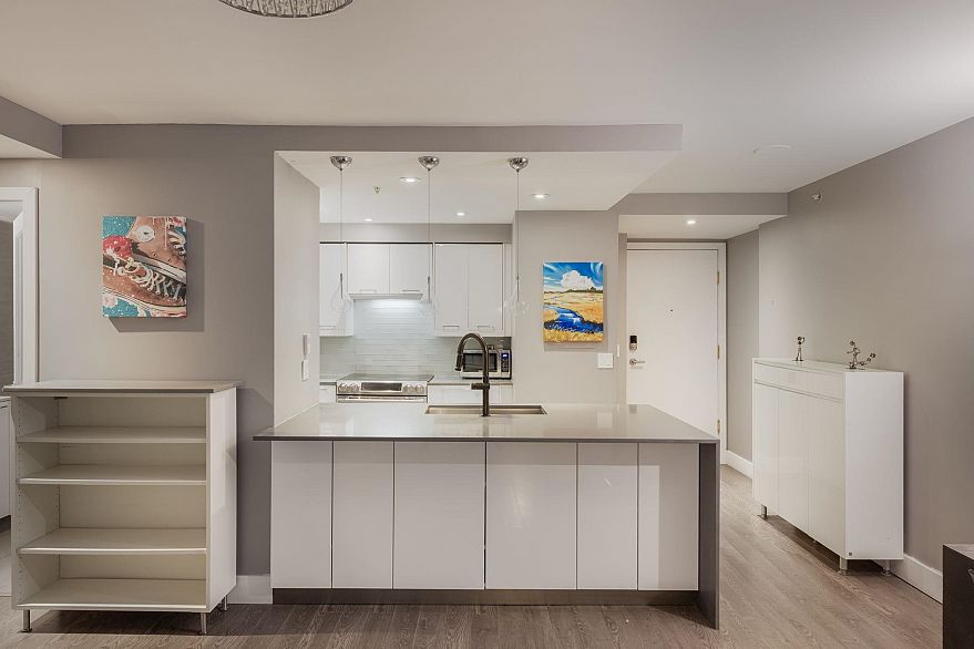 2101 388 Drake Street