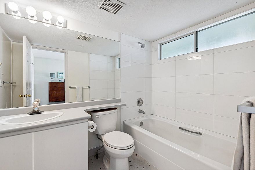 304 2121 W 5th Avenue