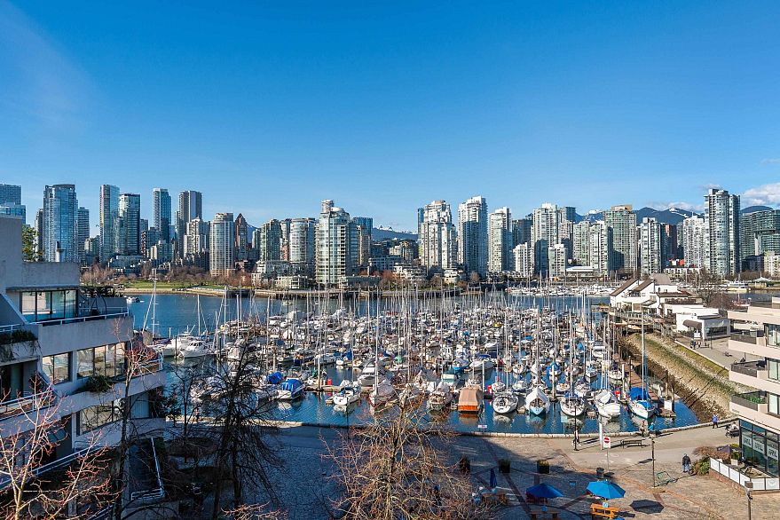 527 666 Leg In Boot Square