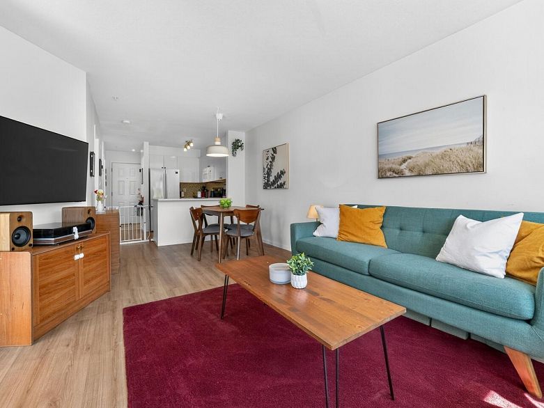 302 2388 Triumph Street