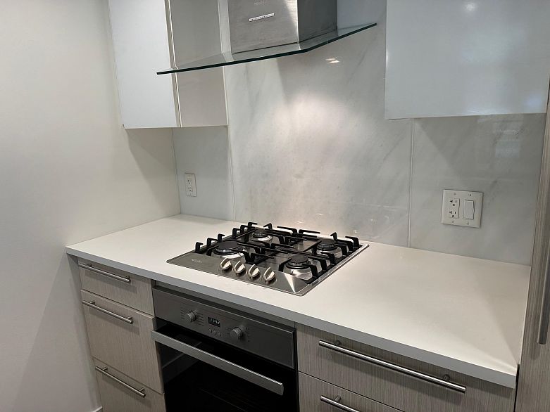 111 5077 Cambie Street