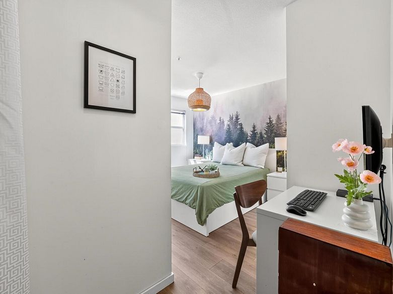 302 2388 Triumph Street