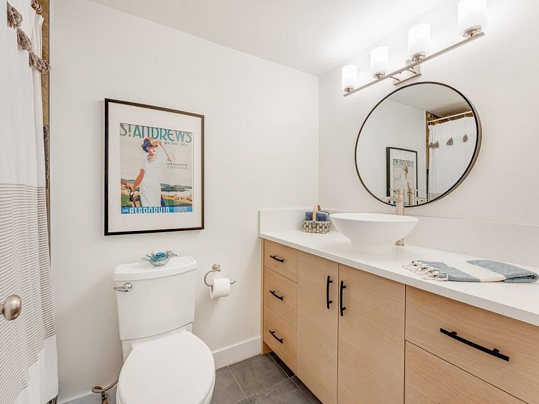 209 2366 Wall Street