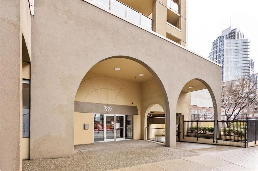 1506 789 Drake Street