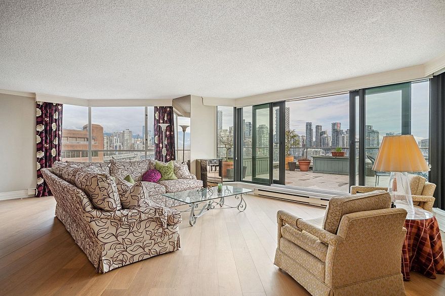 1009 1450 Pennyfarthing Drive