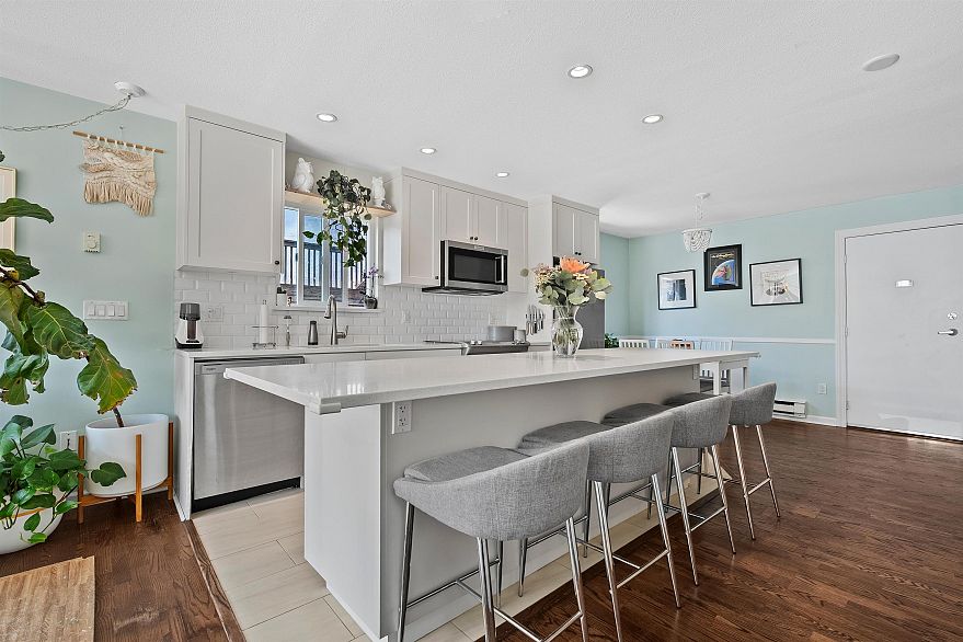 305 2110 Cornwall Avenue