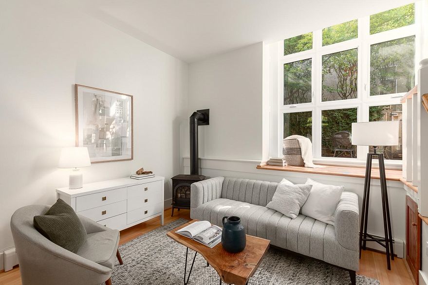 1 677 Heatley Avenue