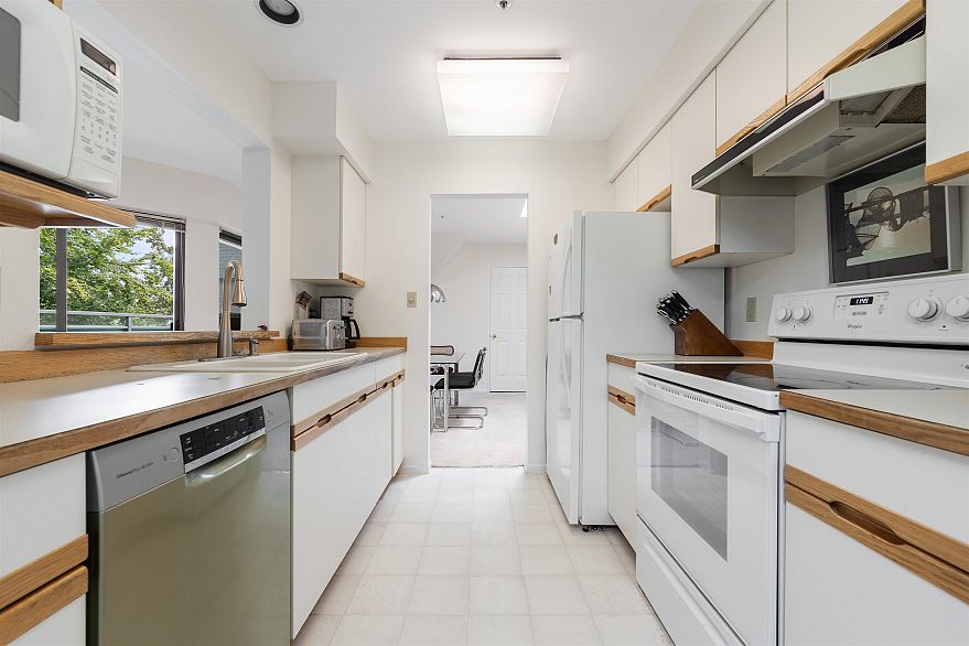 E403 628 W 12th Avenue