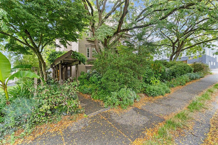 102 1689 E 4th Avenue