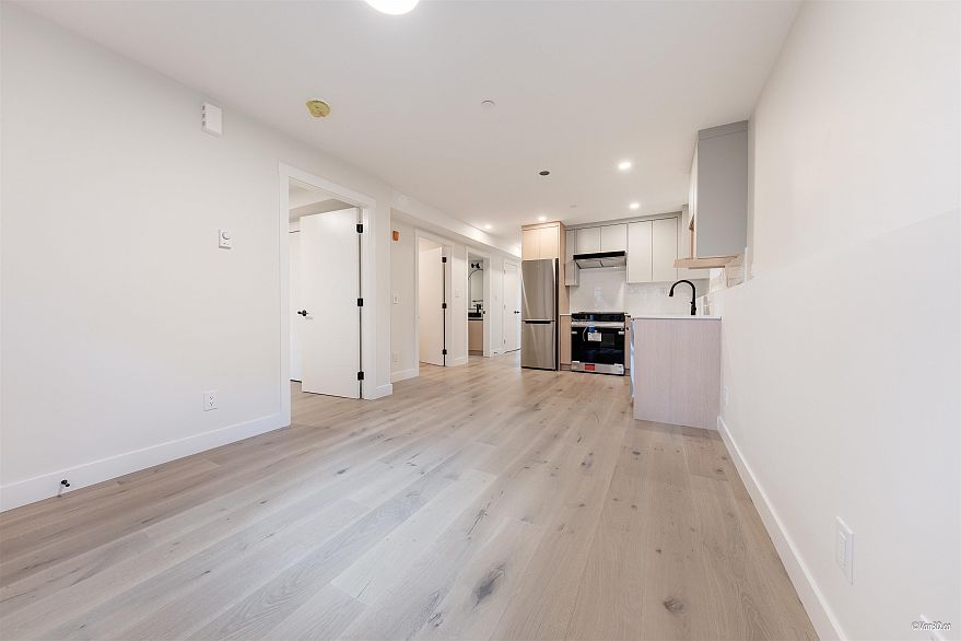 103 5092 Slocan Street