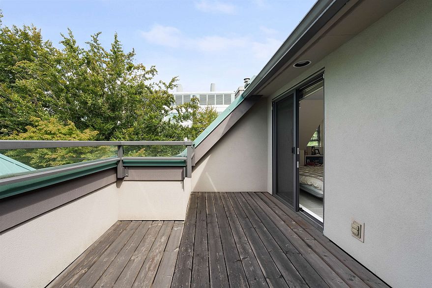 E403 628 W 12th Avenue